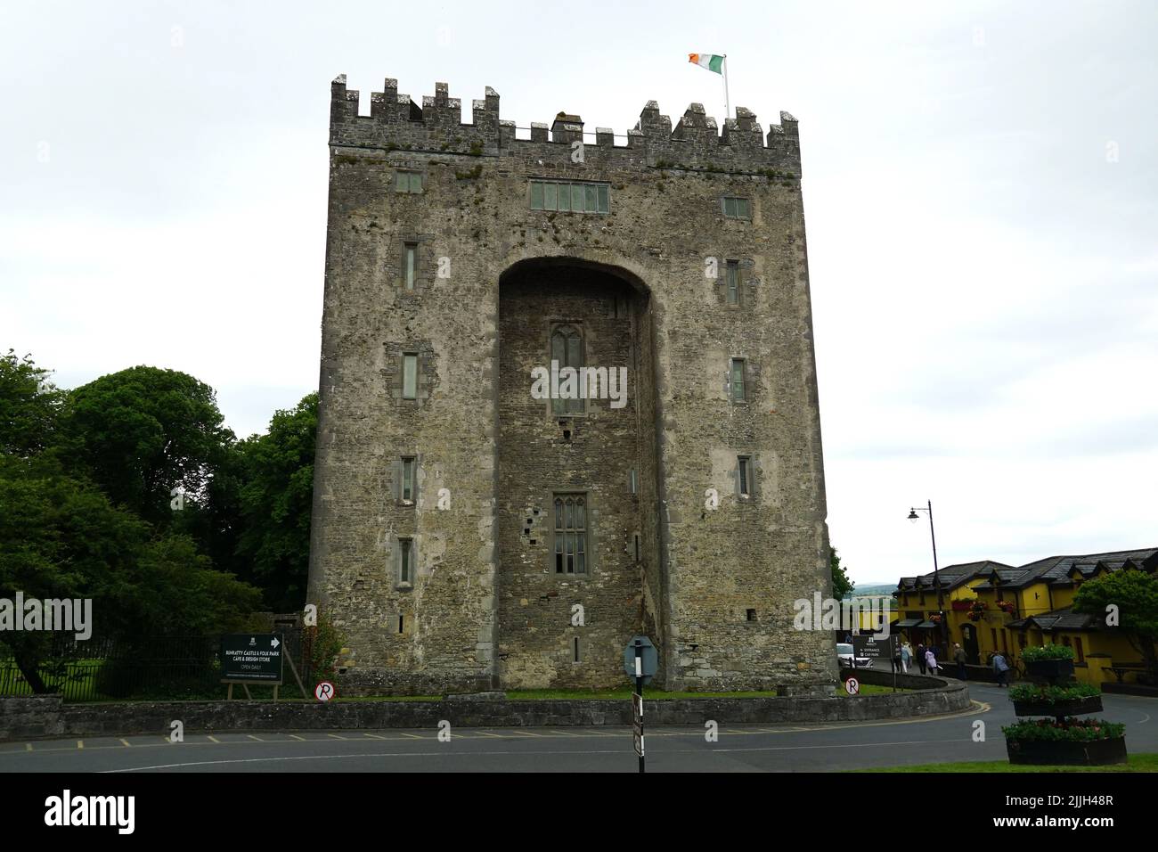 Castello di Bunratty, Caisleán Bhun Raith, Bunratty Village, Bun na Raite, Clare County, Irlanda, Éire, Irland, Írország, Europa Foto Stock