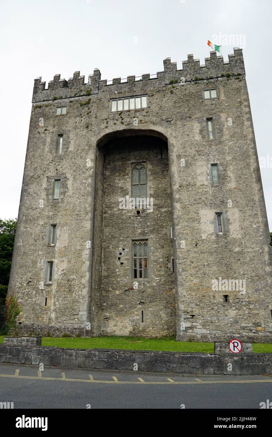 Castello di Bunratty, Caisleán Bhun Raith, Bunratty Village, Bun na Raite, Clare County, Irlanda, Éire, Irland, Írország, Europa Foto Stock