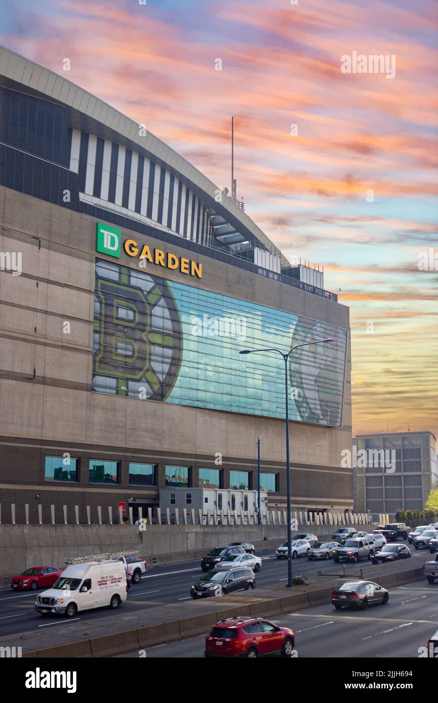 Boston, ma, Stati Uniti, 16 maggio 2022: L'esterno del TD Garden. Questa Arena ospita i Boston Celtics e i Boston Bruins. Foto Stock
