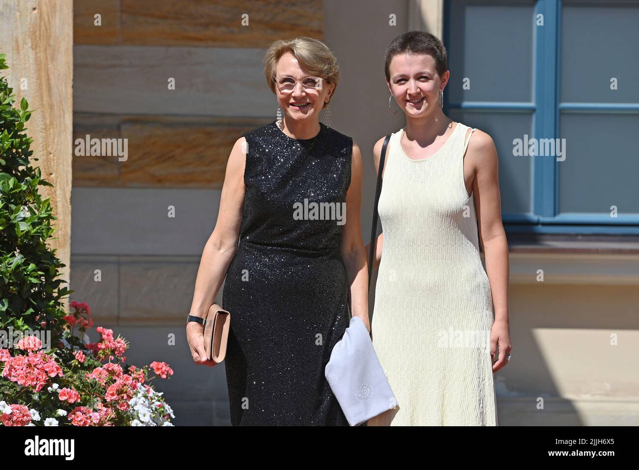 Anne-Marie Descotes con l'apertura della Bayreuth Richard Wagner Festival 2022. Tappeto rosso il 25th luglio 2022. Green Hill, Foto Stock