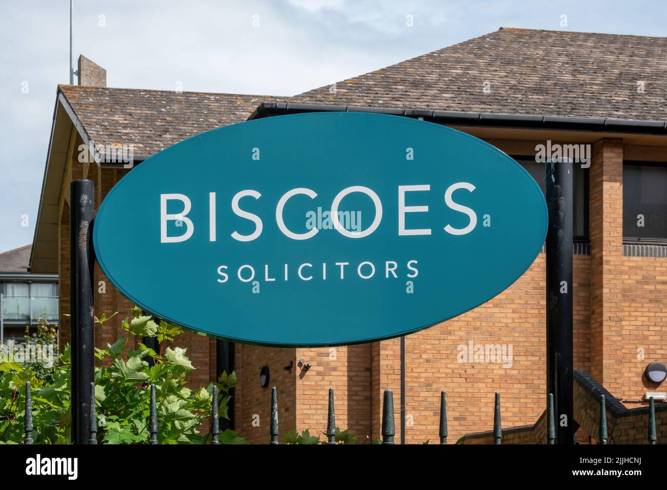 Il cartello all'ingresso dei Biscoes solicitors Foto Stock