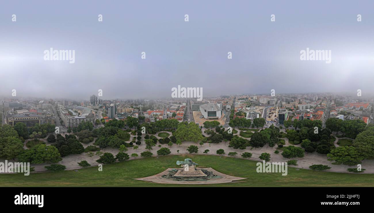 Panoramica a 360 gradi dall'alto del monumento a Rotunda da Boavista, Porto, Portogallo Foto Stock