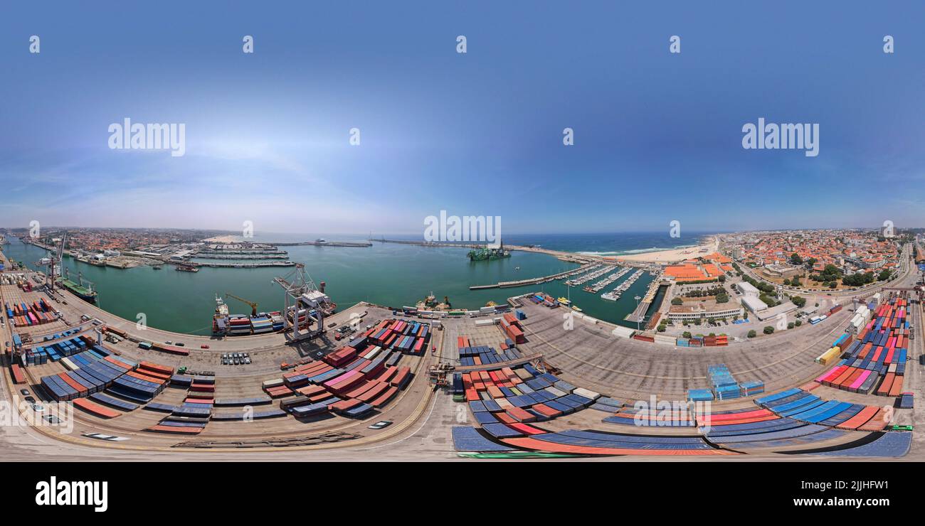 Panorama a 360 gradi del terminale industriale del container nel porto di Matosinhos Foto Stock