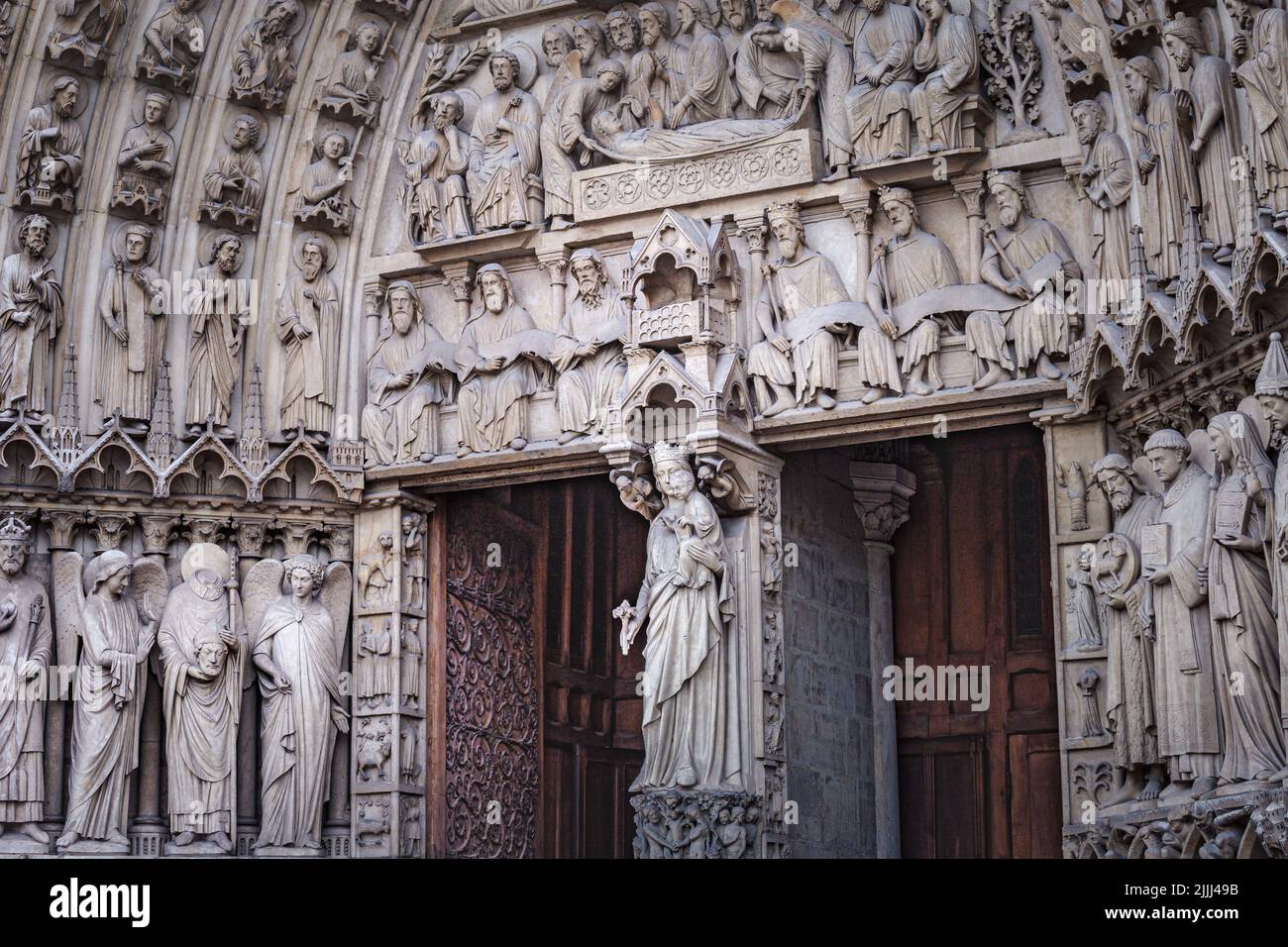 Notre Dame di Parigi ultima sentenza decorati dettagli facciata, Francia Foto Stock