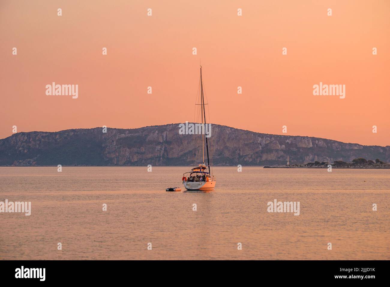 Splendida vista al tramonto sulla baia di Navarino vicino a Gialova in Messenia, Peloponneso, Grecia Foto Stock