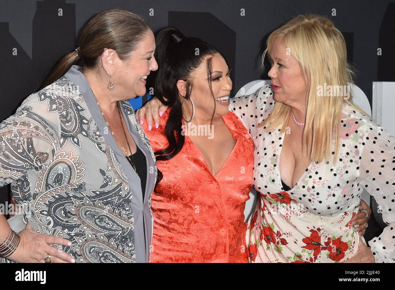 New York, NY, USA. 26th luglio 2022. Camryn Manheim, Tisha Campbell-Martin, Caroline Rhea agli arrivi per la prima ACCOPPIATA su Netflix, il teatro di Parigi, New York, NY 26 luglio 2022. Credit: Kristin Callahan/Everett Collection/Alamy Live News Foto Stock