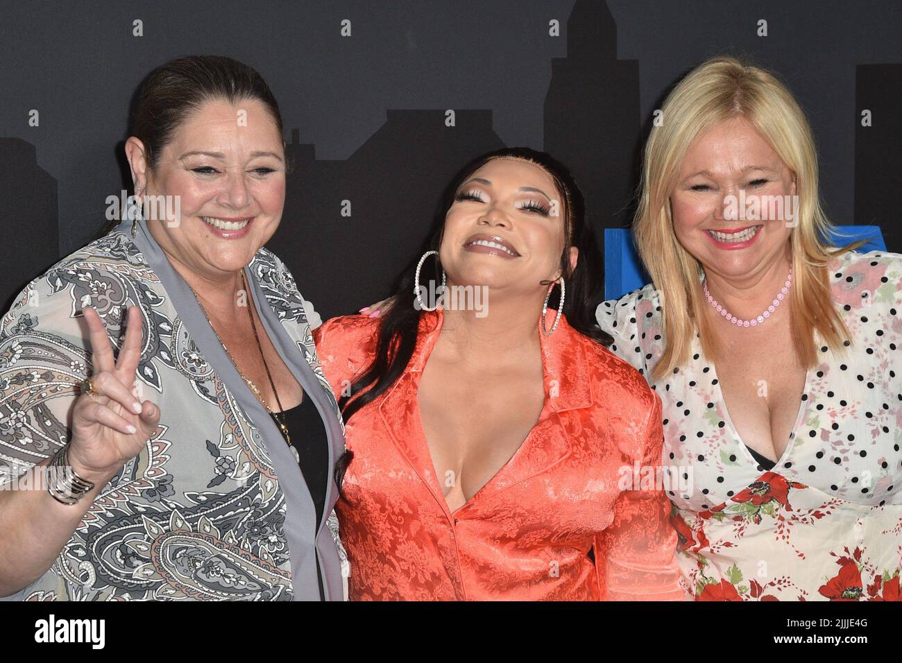 New York, NY, USA. 26th luglio 2022. Camryn Manheim, Tisha Campbell-Martin, Caroline Rhea agli arrivi per la prima ACCOPPIATA su Netflix, il teatro di Parigi, New York, NY 26 luglio 2022. Credit: Kristin Callahan/Everett Collection/Alamy Live News Foto Stock