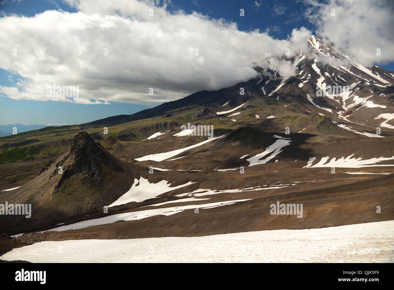 Vulcano Avachinsky, Penisola di Kamchatka, Russia Agosto 2015 Foto Stock