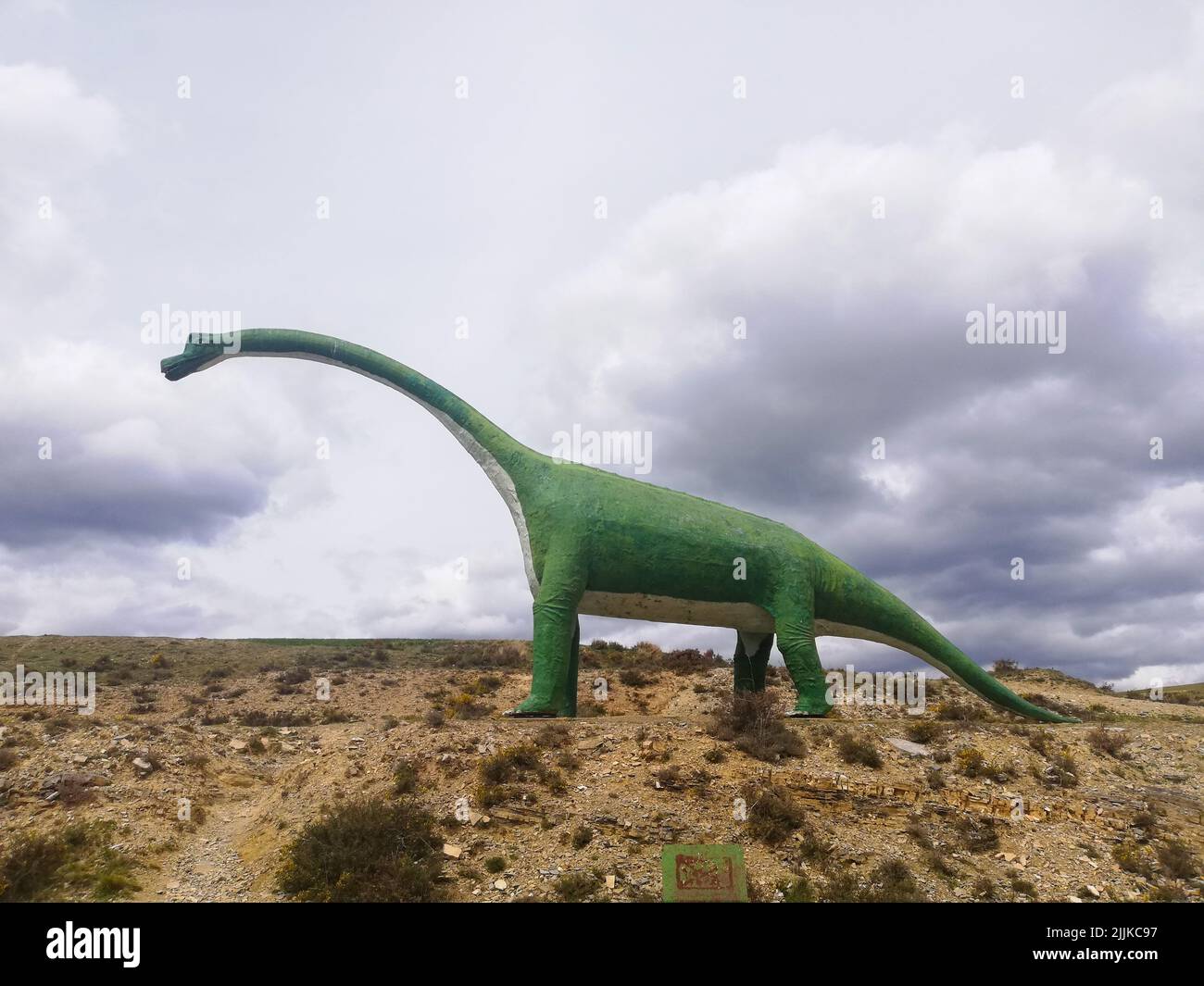 La vista laterale della statua a grandezza naturale ricreazione di un dinosauro Diplodocus Foto Stock
