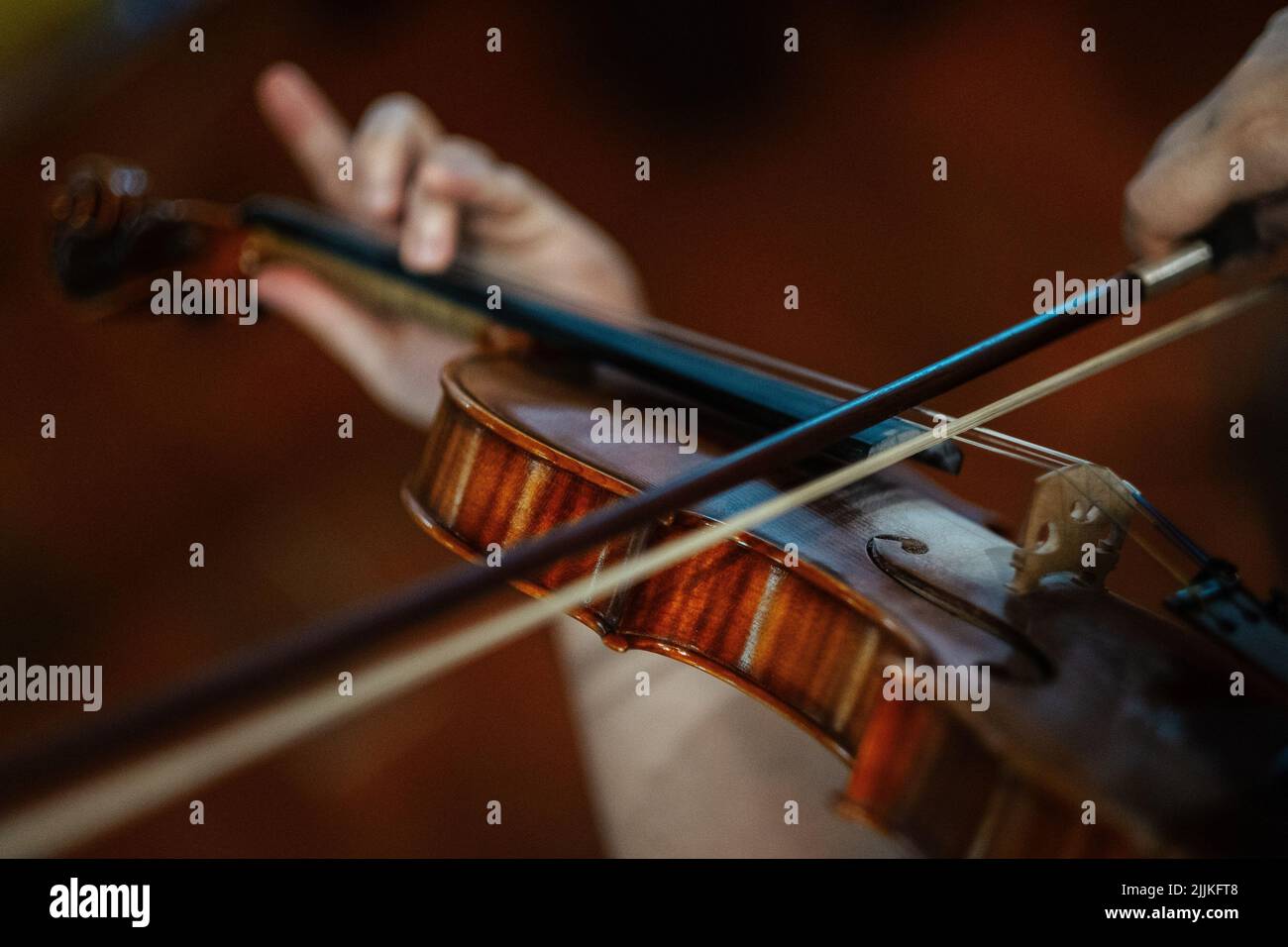 Primo piano di un violino in scena Foto Stock