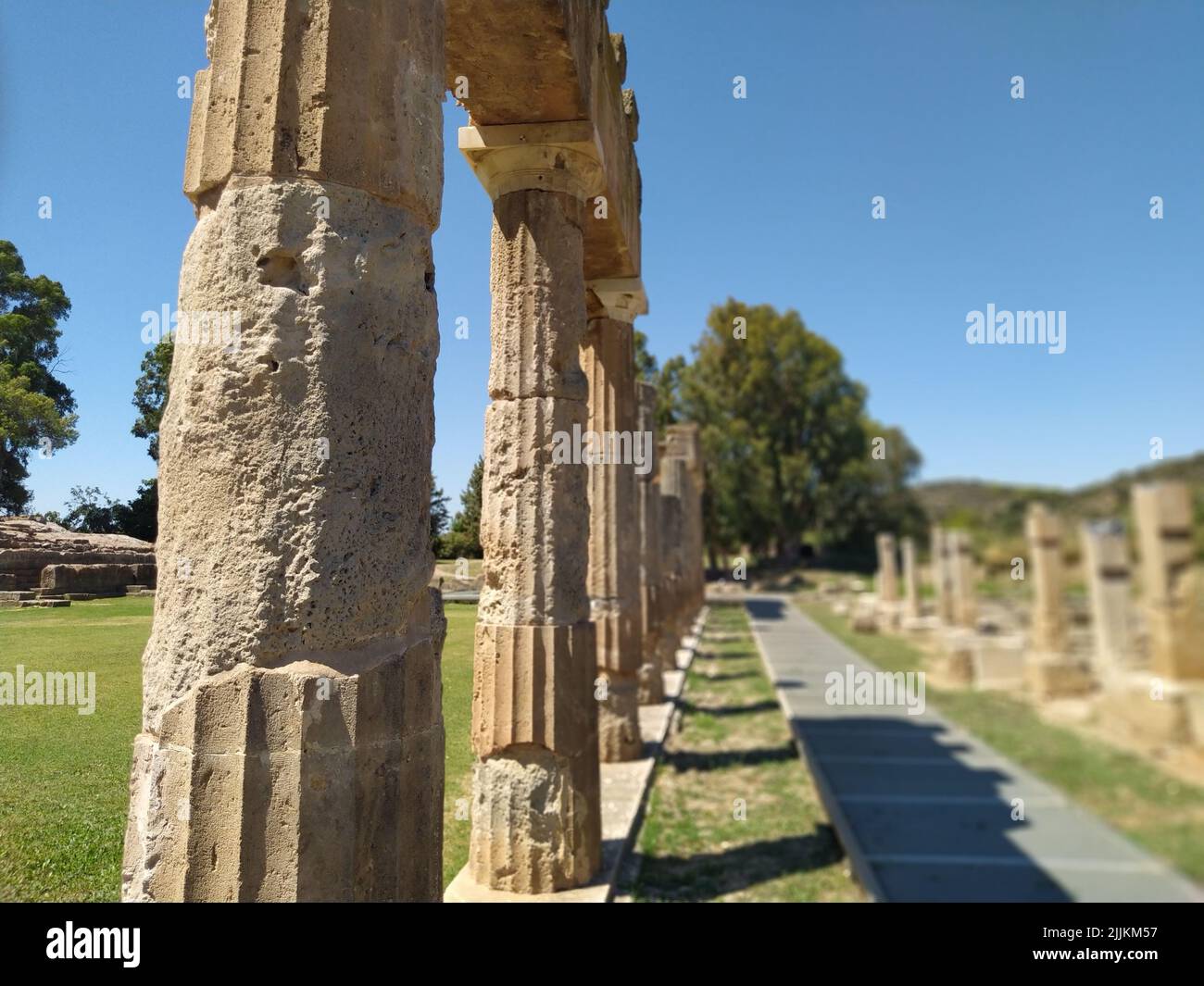 Una vista laterale delle rovine del tempio di Artemis a Brauron (Vravrona) in Attica, Grecia Foto Stock