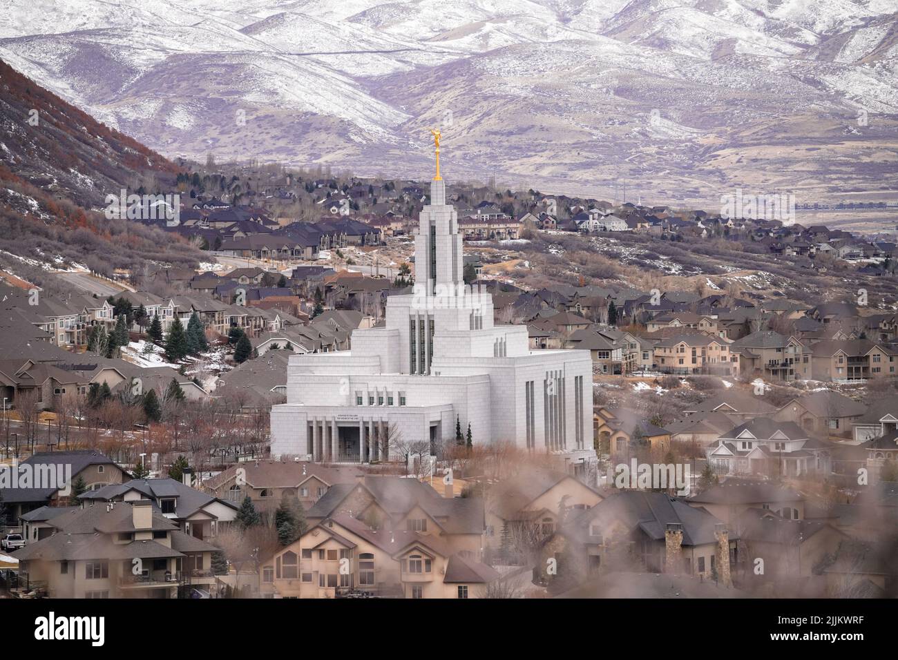 Il Tempio Draper Utah circondato da case Foto Stock