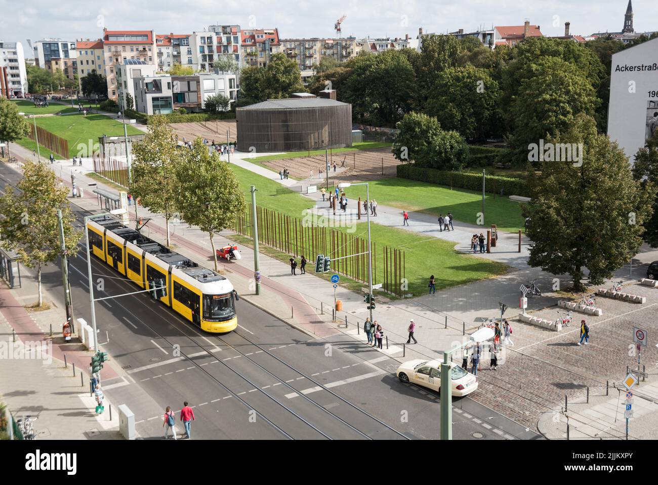 Berlino, Bernauer Straße, Gedenkstätte Berliner Mauer // Berlino, Bernauer Straße, Memorial Park Muro di Berlino Foto Stock