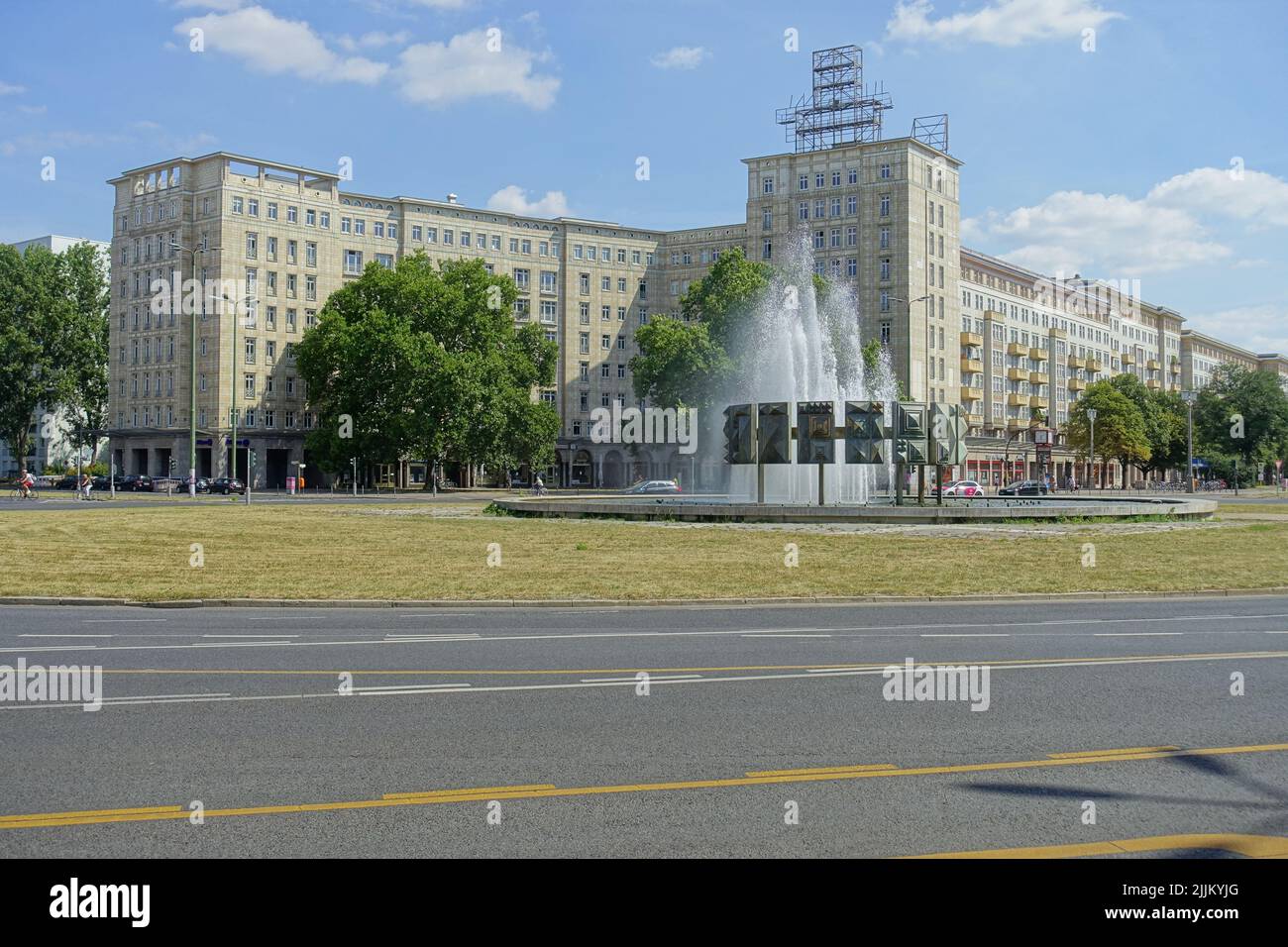 Berlino, Karl-Marx-Allee, Strausberger Platz Foto Stock