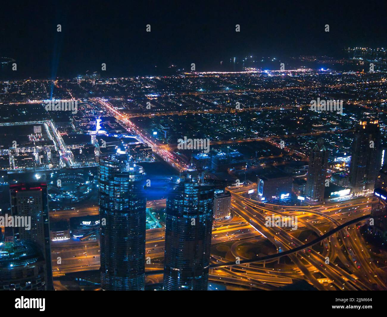 Una vista aerea di Dubai di notte Foto Stock