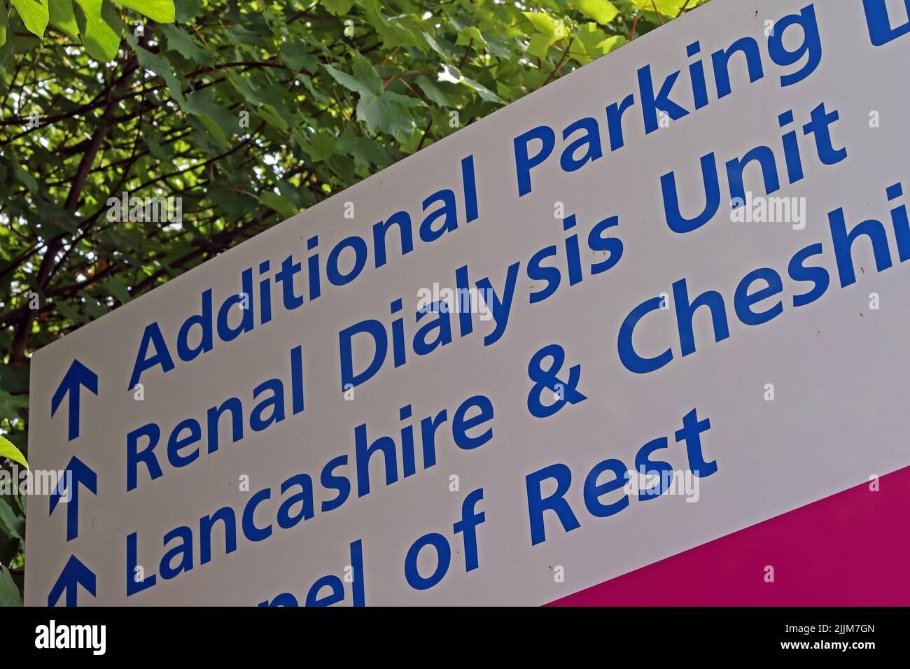Segno unità di dialisi renale all'ospedale di Warrington, Lovely Lane, Warrington, Cheshire, Inghilterra, Regno Unito, WA5 1QG - Warrington and Halton Hospitals NHS Trust Foto Stock