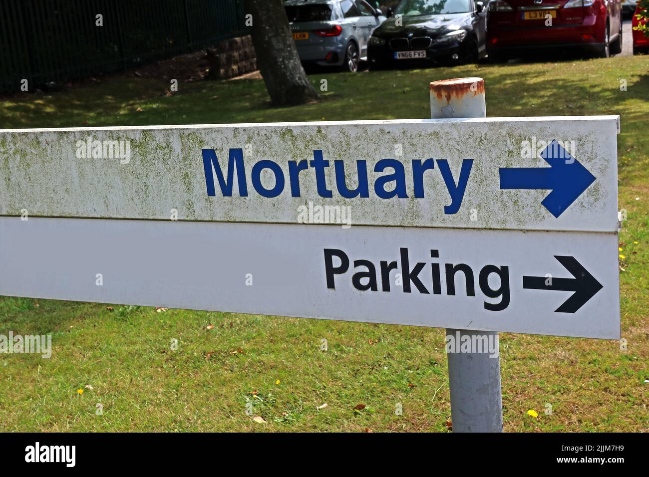 Mortuario e segni di parcheggio presso Warrington NHS Hospital, Lovely Ln, Warrington, Cheshire, Inghilterra, UK, WA5 1QG - Warrington e Halton Hospitals NHS Trust Foto Stock