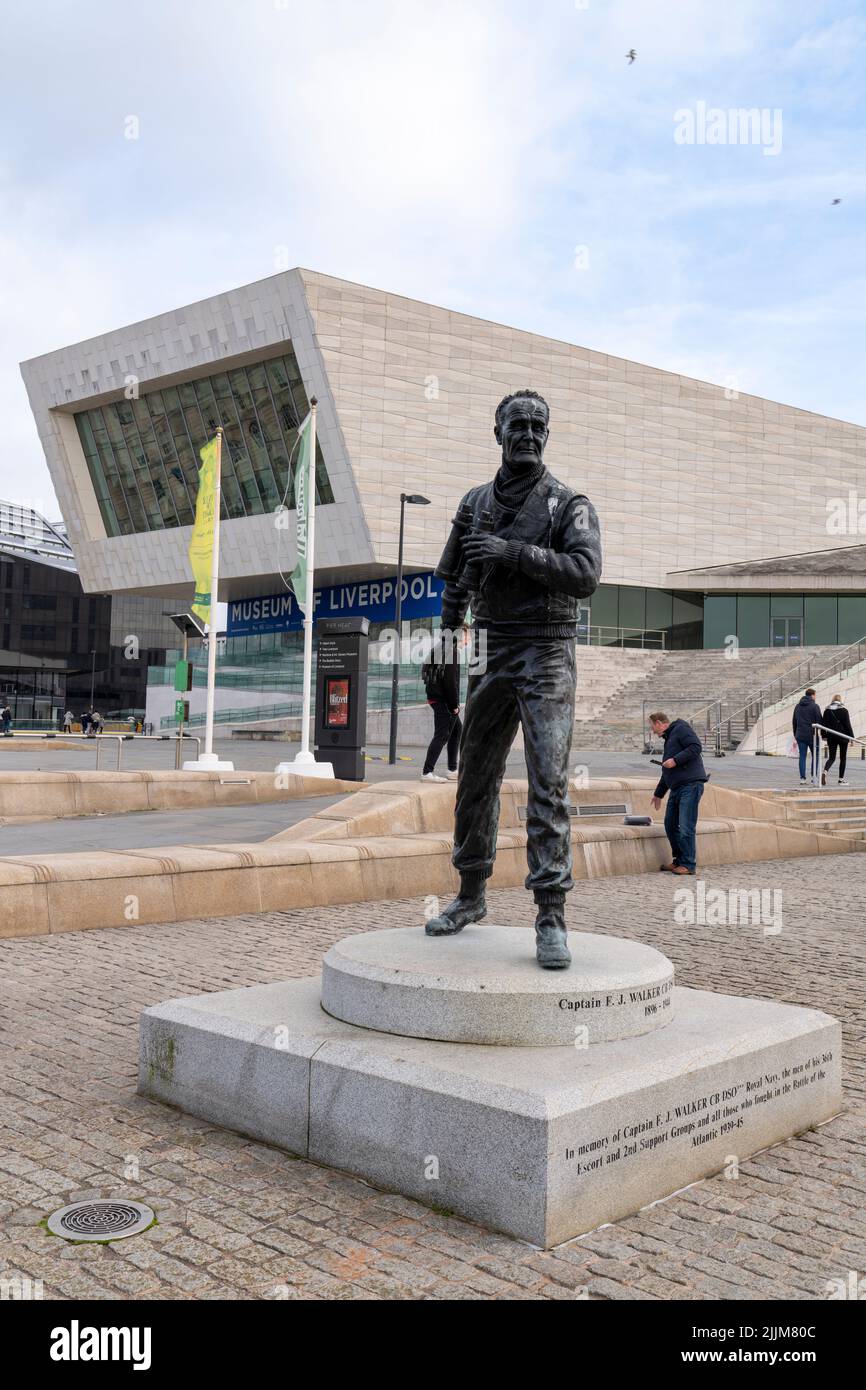 La statua di bronzo del leader militare Federico John Walker Foto Stock