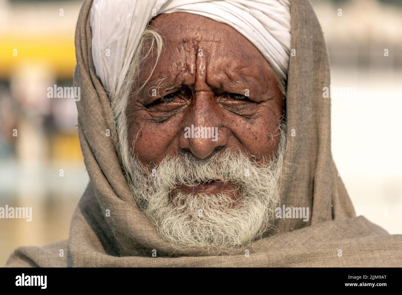Un ritratto di un vecchio uomo in India Foto Stock