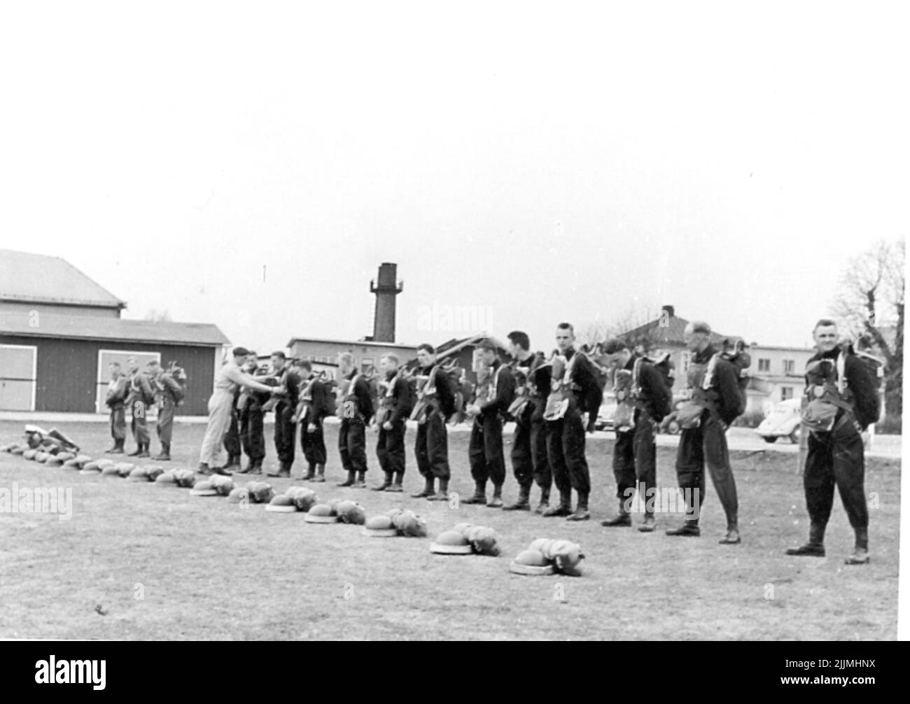 Foto Del Giorno: Il D-Day Per I Paracadutisti A 4 Zampe - Foto 6