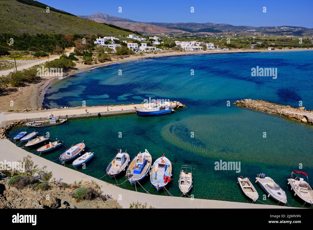 Grecia, Cicladi, isola di Paros, spiaggia e porto di Molos Foto Stock
