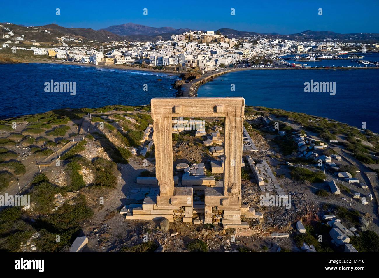 Grecia, Cicladi, isola di Naxos, città di Hora (Naxos), il portico del tempio di Apollo Foto Stock