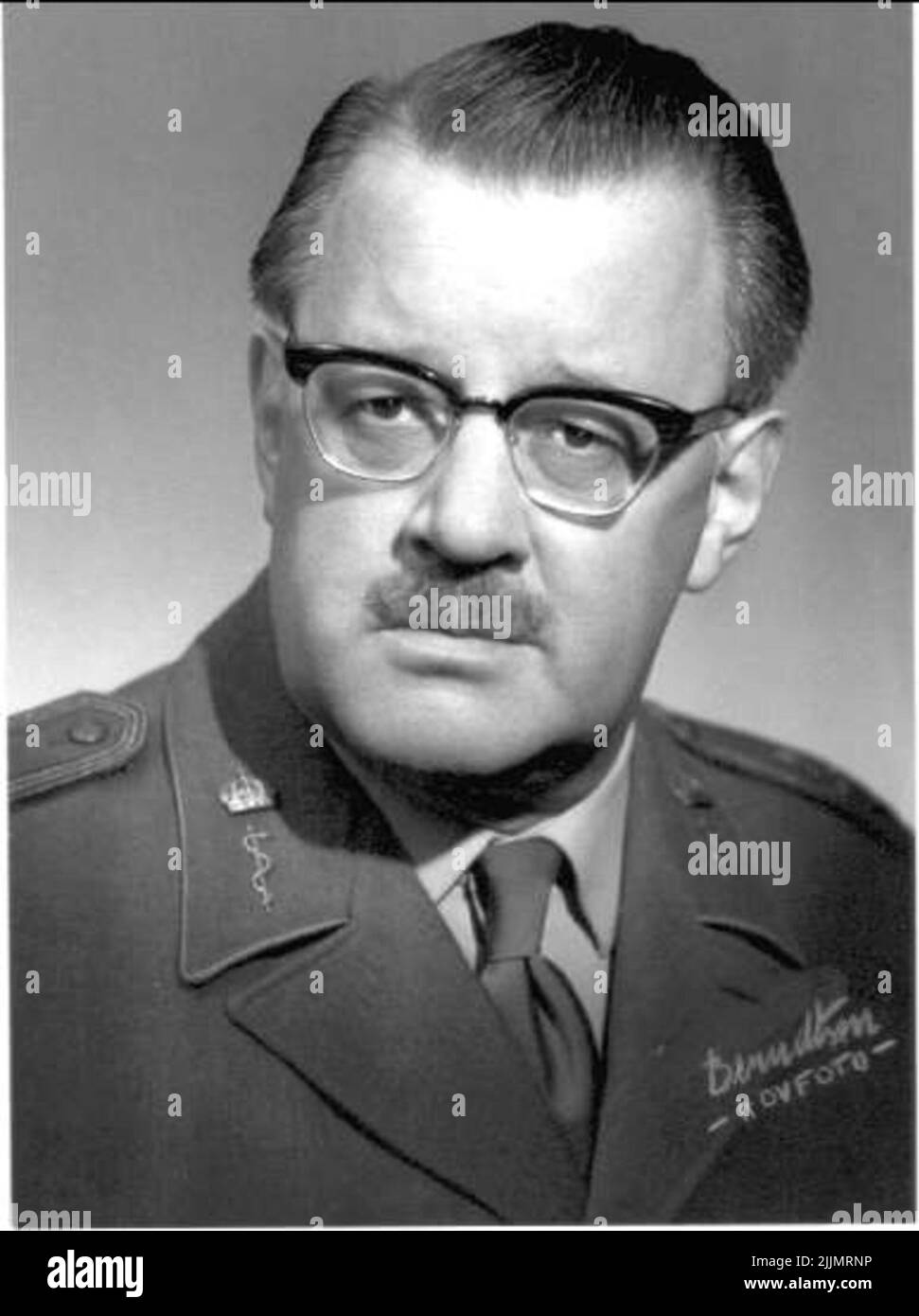 Ritratto di Hugo Forsgren, medico battaglione a K 3 1948 -56. Texte sur Ang Forsgren sul retro della foto. Foto Stock