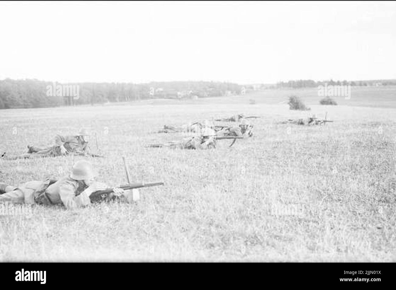 Tiro al campo - pattugliamento durante l'avanzamento. Nota: Il più vicino supporto dello sparatutto per la carbina - la pala. Foto Stock