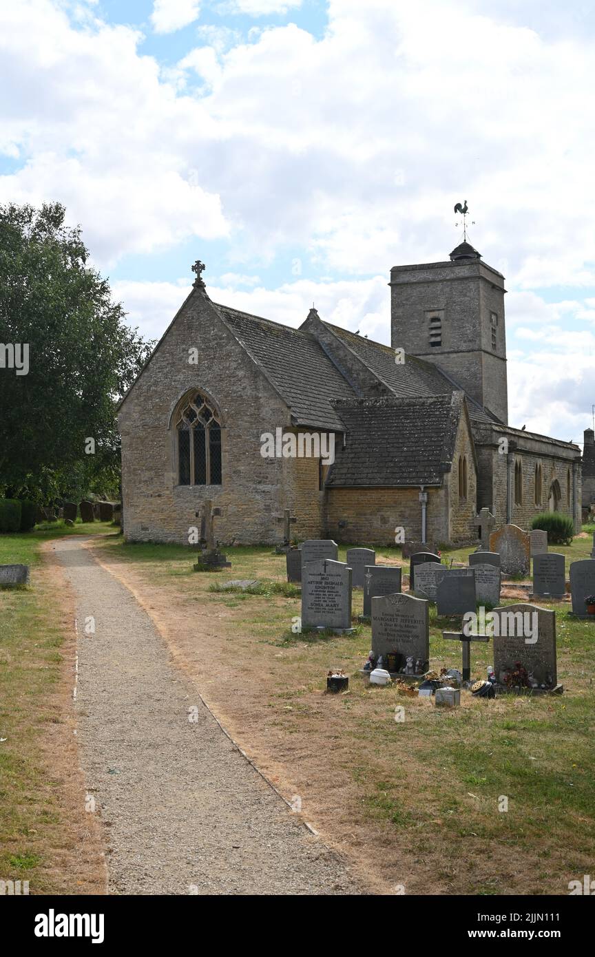 Chiesa della Santissima Trinità nel villaggio Oxfordshire di Ascott sotto Wychwood Foto Stock