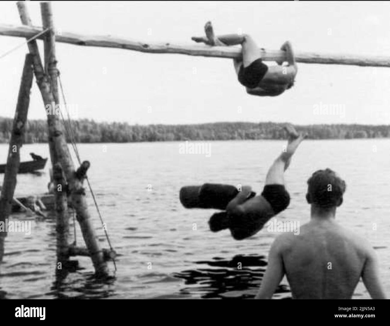 --- ---- e trascina sulla testa nel plurretto. Foto Stock