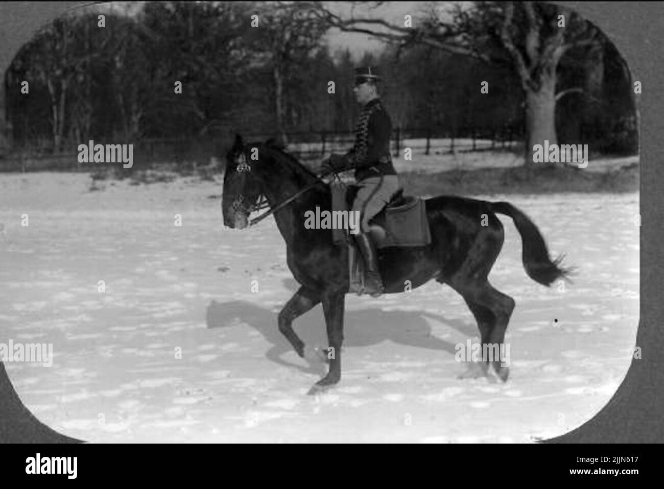 Il seguente ufficiale di cavalleria si è laureato a Karlberg nel 1923 e ha frequentato la scuola di equitazione a Strömsholm 1924-25. Carl-Axel Stackelberg K 1, Sven Littorin K 3, Nils Frost K 4, Sven Axel Torén K 5, Carl otto Smith K 6, Erik Wikland K 6. Addestramento all'aria aperta. Foto Stock