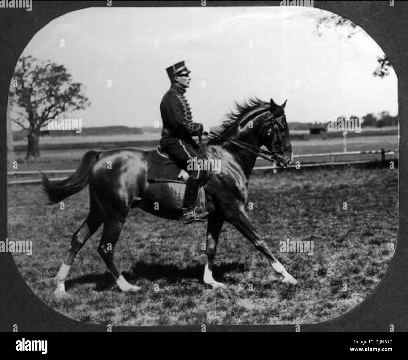 Il seguente ufficiale di cavalleria si è laureato a Karlberg nel 1923 e ha frequentato la scuola di equitazione a Strömsholm 1924-25. Carl-Axel Stackelberg K 1, Sven Littorin K 3, Nils Frost K 4, Sven Axel Torén K 5, Carl otto Smith K 6, Erik Wikland K 6. Addestramento di dressage a 'le bancarelle'. Foto Stock
