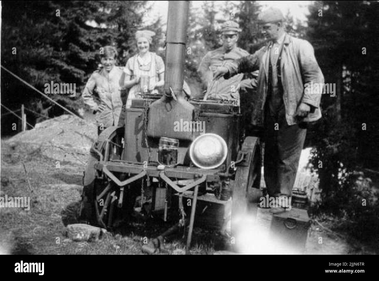 Militare nel campo, al carrello di cottura Foto Stock