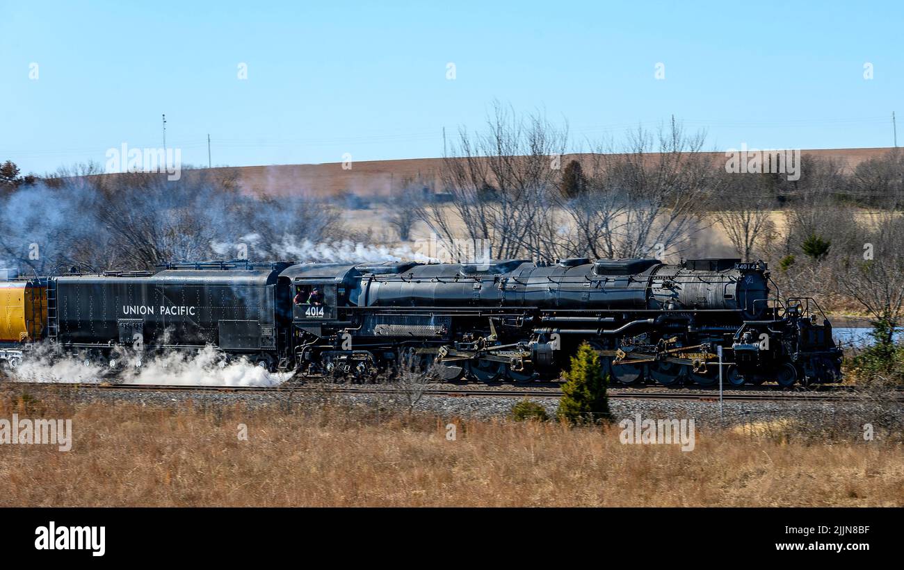 Una bella foto della locomotiva Union Pacific Big Boy in un fresco giorno d'autunno Foto Stock