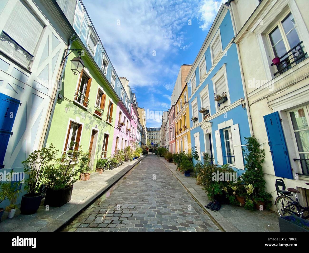 La strada Crmieux con edifici colorati. Parigi, Francia Foto Stock