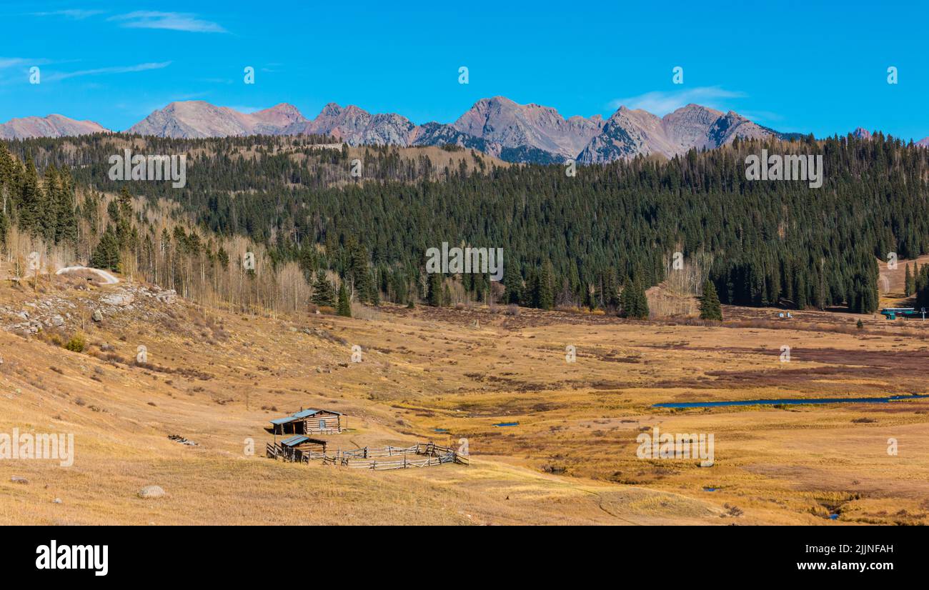 Storico Cattle Ranch in Valley su Hermosa Park Road, Durango, Colorado, USA Foto Stock