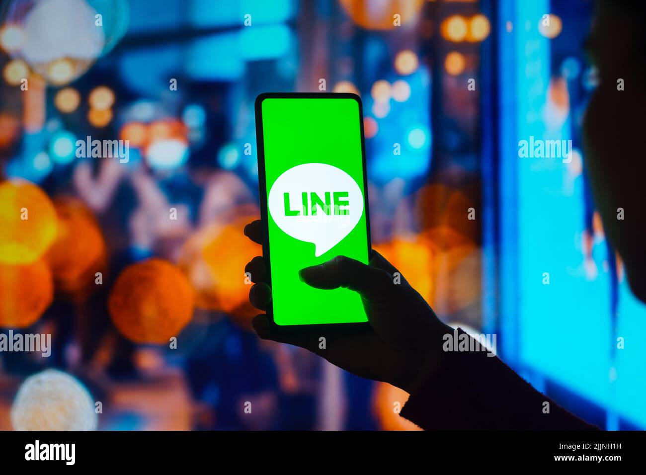 In questa figura, il logo Line Corporation viene visualizzato sullo schermo dello smartphone. Foto Stock