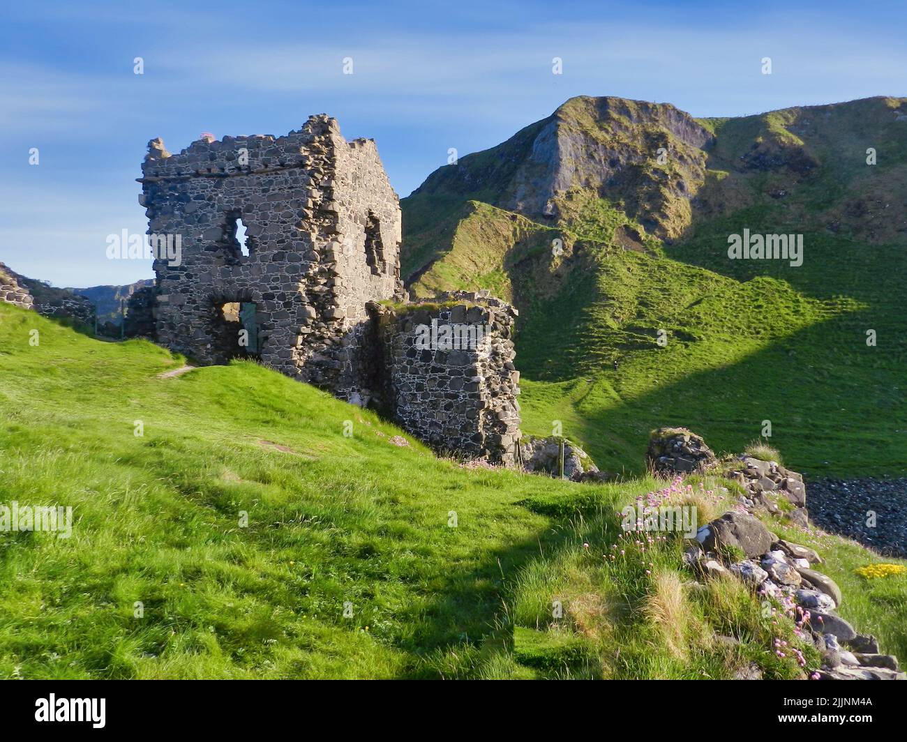 Uno storico castello di Kinbane rovine nella contea di Antrim, Irlanda del Nord Foto Stock