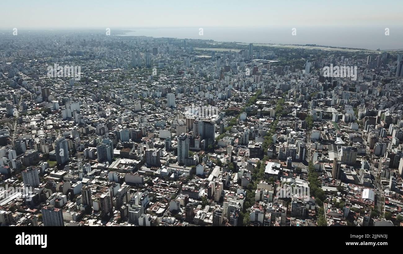 Foto aerea del drone della città di Buenos Aires dove si possono vedere i suoi edifici Foto Stock