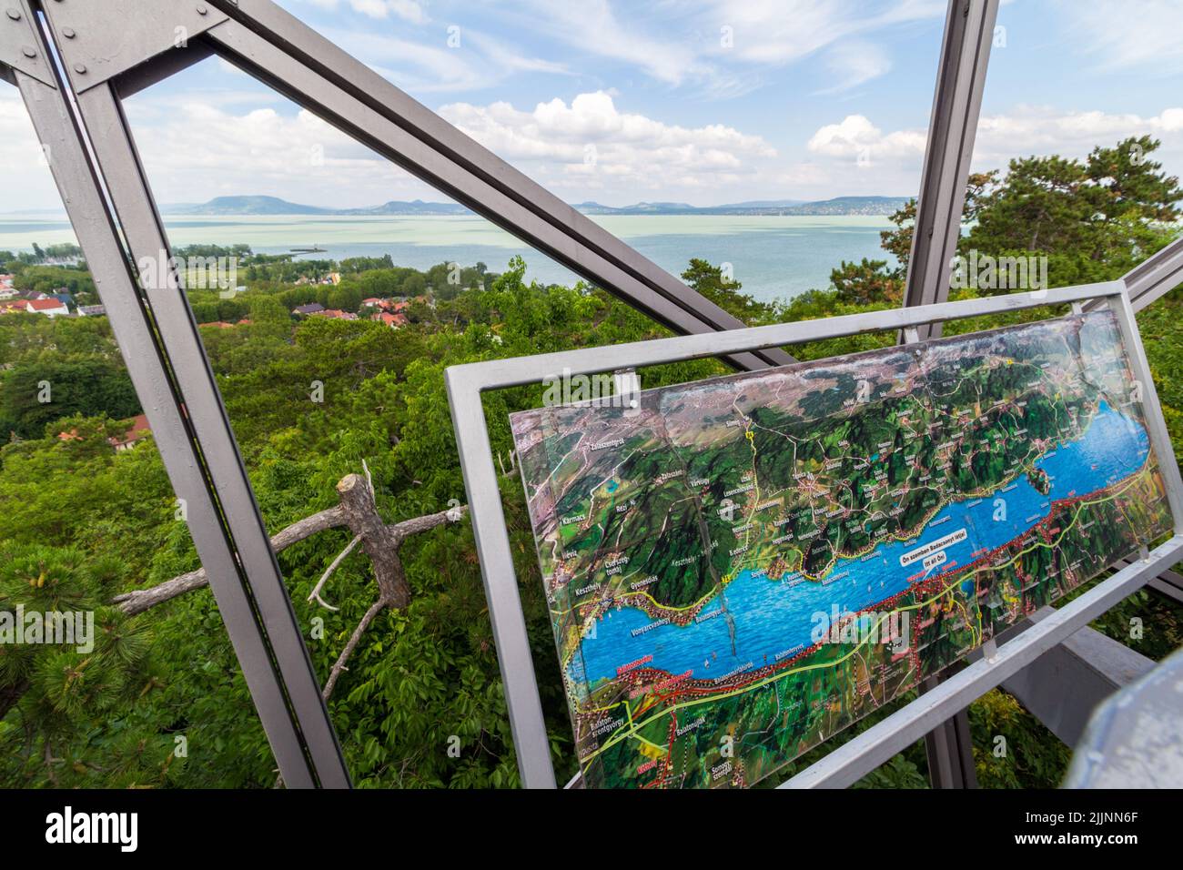 Mappa del lago Balaton su Gombkilato (punto di osservazione della sfera) su Vardomb, Parco Avventura, Balatonboglar, Balaton, Ungheria Foto Stock