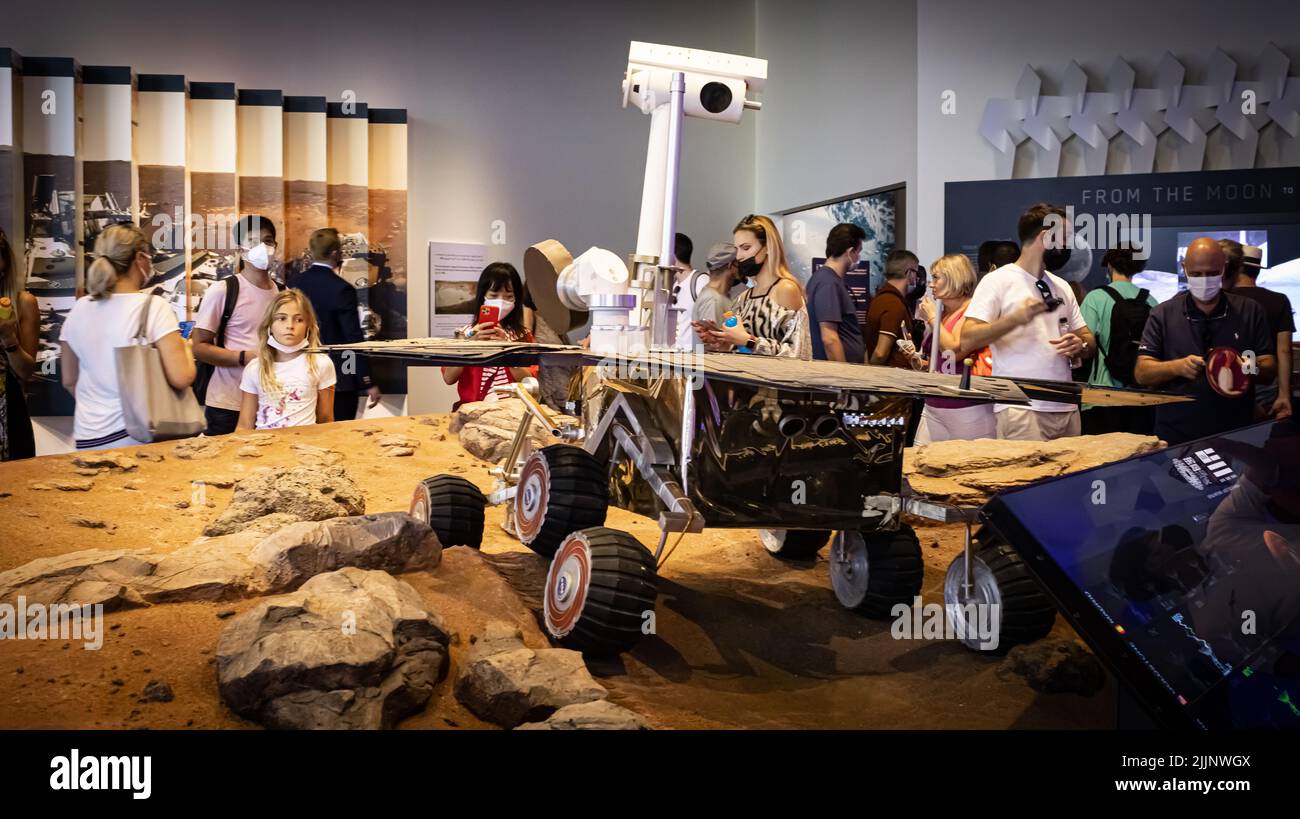 Una mostra Mars Rover all'Expo 2020 presso l'Americas Pavilion di Dubai, negli Emirati Arabi Uniti Foto Stock