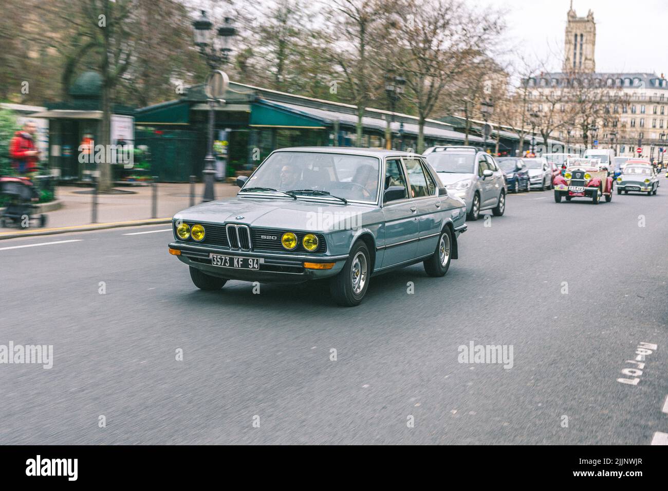 Classic BMW serie E28 520 5 sulle strade della città Foto Stock