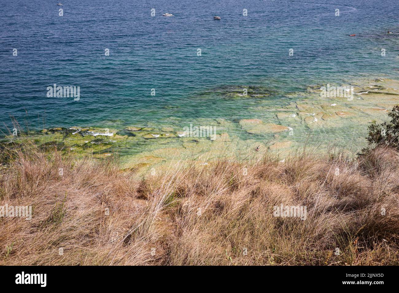 Sopra Vista della Spiaggia Giamaica a Sirmione. Lago di Garda in Lombardia, provincia di Brescia. Foto Stock
