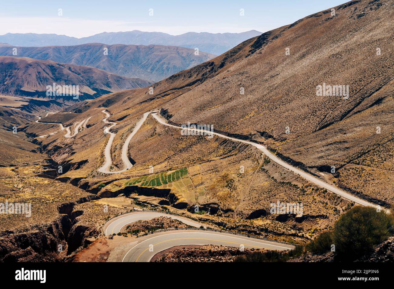 Una bella vista della Quebrada de Humahuaca situato nella provincia di Jujuy nel nord-ovest dell'Argentina Foto Stock