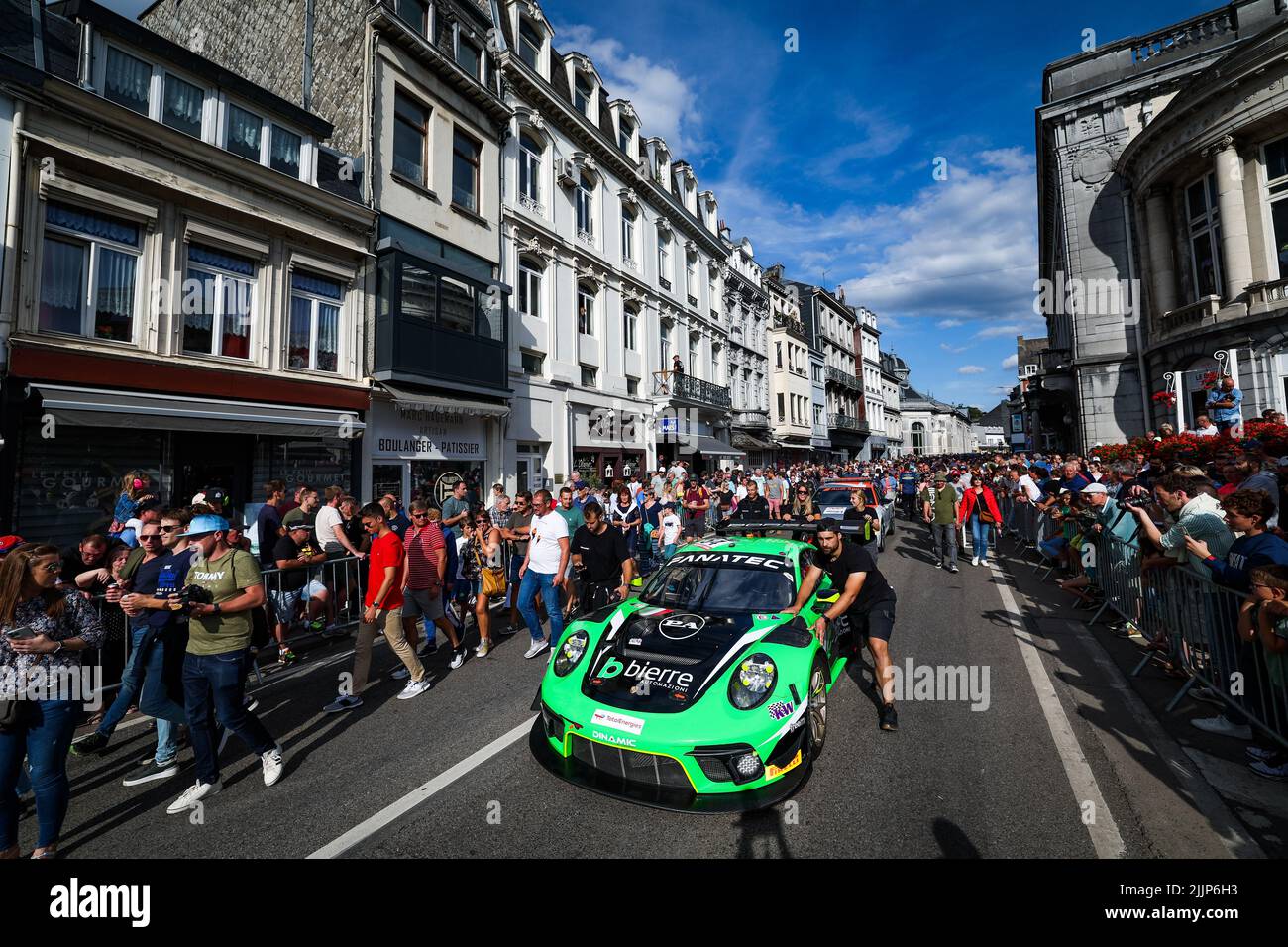 54 Dinamic Motorsport, Porsche 911 GT3-R di Klaus BACHLER, come LEDOGAR, Matteo CAIROLI, Parata a Spa City, durante la TotalEnergies 24 ore di Spa 2022, 7th round del 2022 Fanatec GT World Challenge Europe Powered by AWS, dal 27 al 31 luglio 2021 sul circuito di Spa-Francorchamps, A Stavelot, Belgio - Foto: Florent Gooden / DPPI/DPPI/LiveMedia Foto Stock