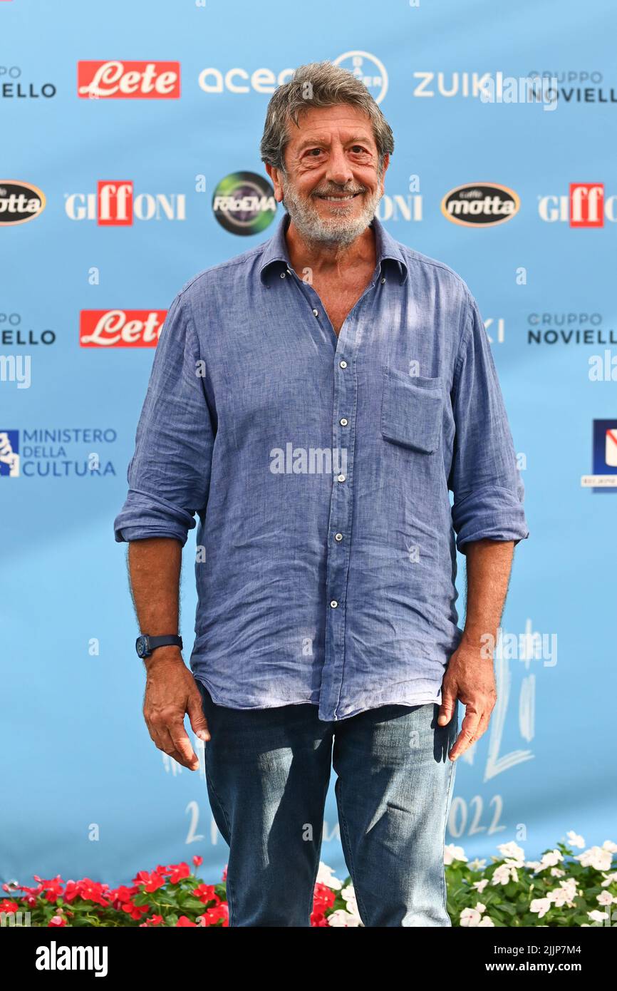 GIFFONI VALLE PIANA, ITALIA - LUGLIO 27: Andrea Purgatori partecipa al tappeto blu al Giffoni Film Festival 2022 il 27 Luglio 2022 a Giffoni Valle Pian Foto Stock