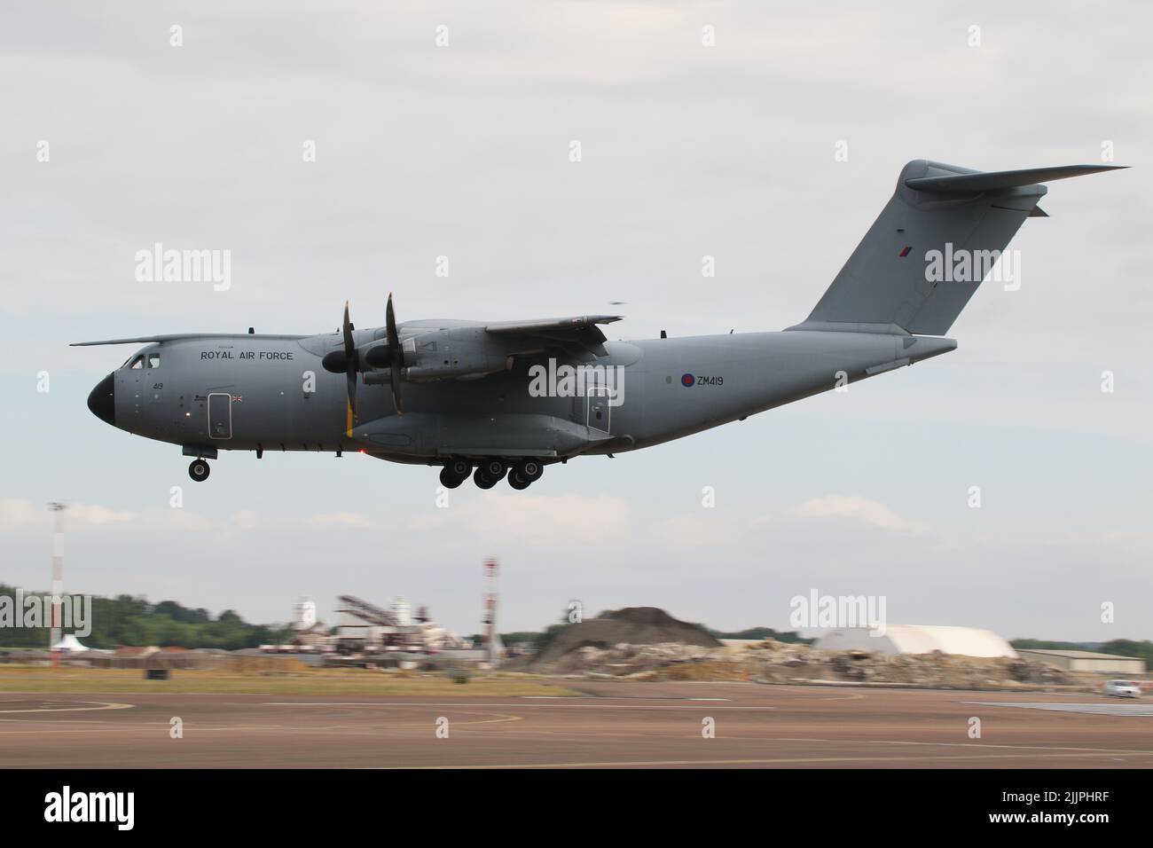 ZM419, un atlante Airbus A400M C1 operato dalla Royal Air Force, arrivando a RAF Fairford in Gloucestershire, Inghilterra, per partecipare al Royal International Air Tattoo (RIAT) 2022. Foto Stock