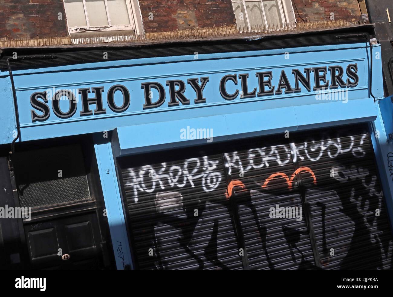 Soho Dry Cleaners Shop, 15 Berwick St, Londra, Inghilterra, Regno Unito, W1F 0HP Foto Stock