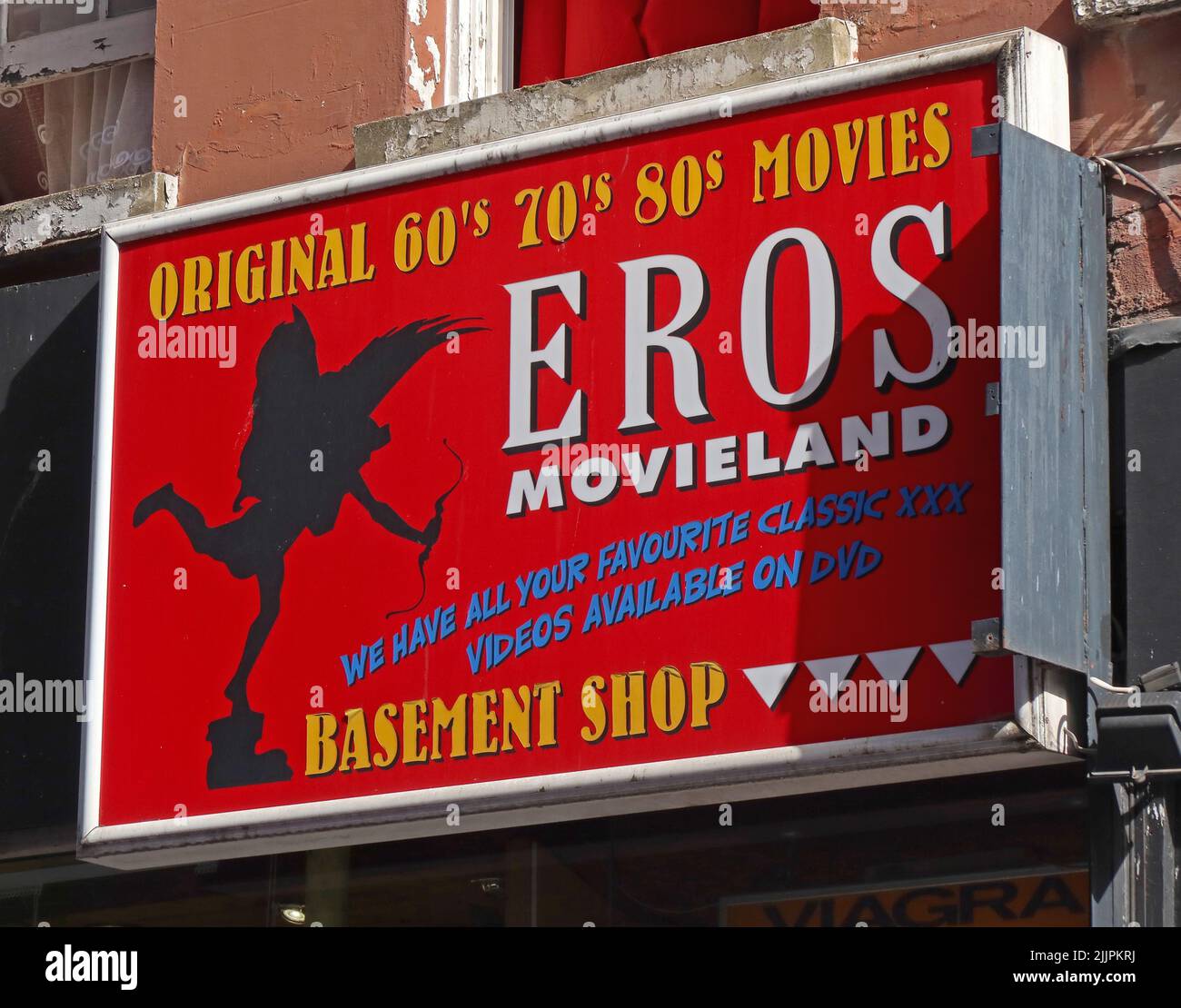 London Soho Eros Movieland - libri Colt, originale 60s, 70s, 80s film, X rated, Video classici XXX disponibili su DVD, negozio seminterrato Foto Stock