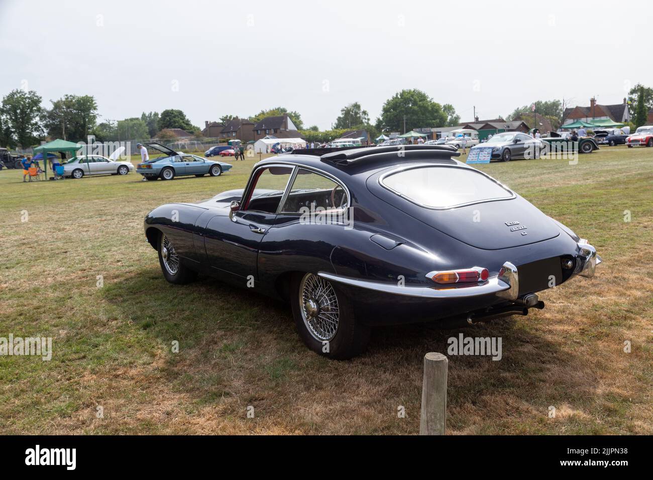 Una Jaguar di tipo e al Salone dell'auto classica Appledore Foto Stock
